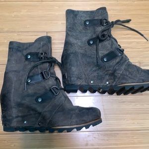 Sorel Joan of Arctic boot wedges 9